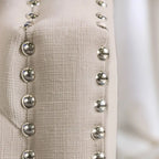 Canapé Nall en tissu rembourré avec dossier capitonné et accoudoirs Tuxedo par Furniture of America